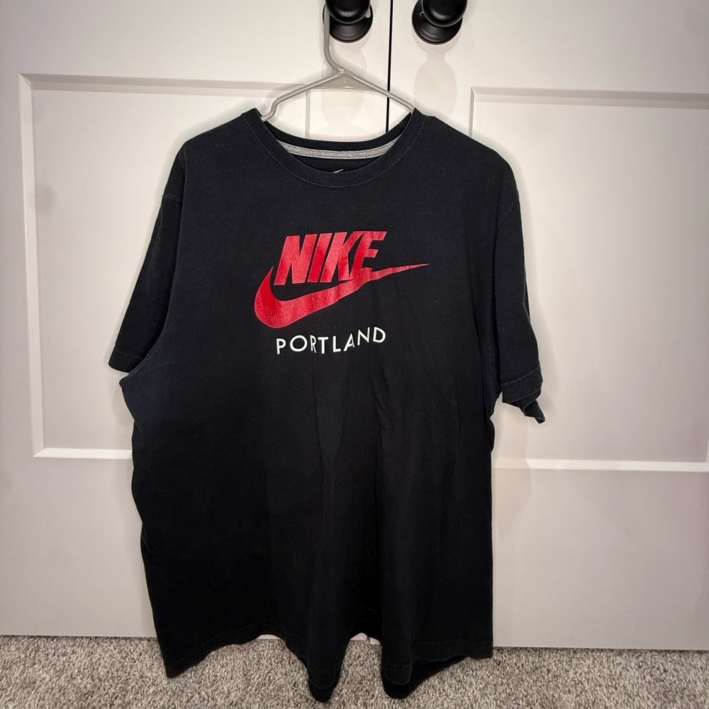 Nike Portland Graphic T-Shirt Mens 2XL Black Red Swoosh Logo Short Sleeve Tee